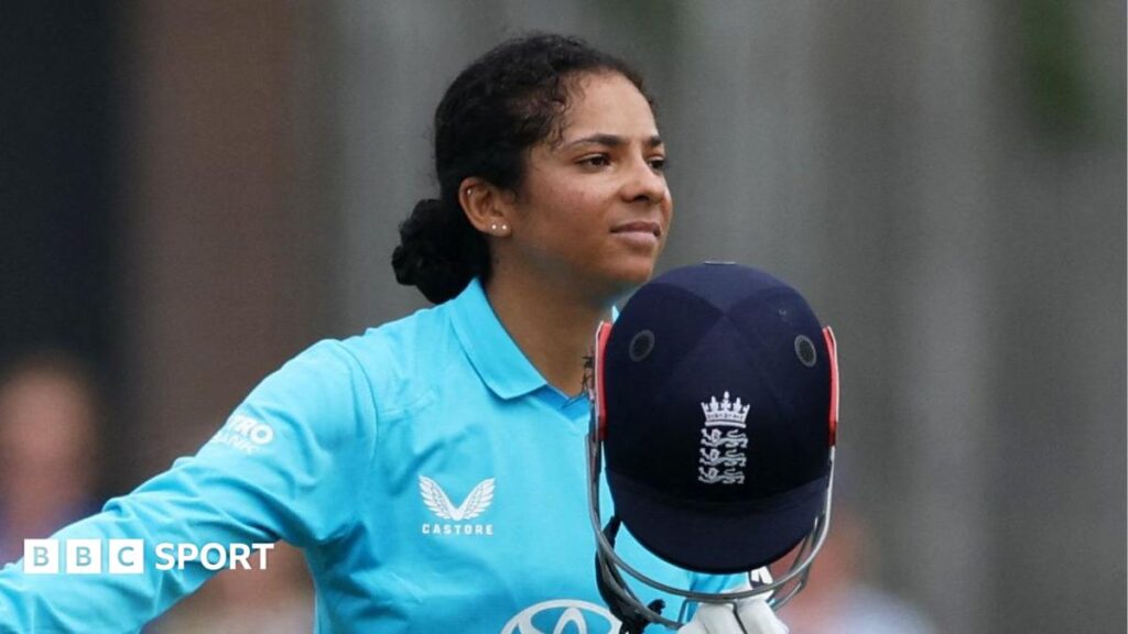 LIVEDunkley hits 50 as England pass 100-1 against IrelandFollow live text, BBC radio commentary and in-play video clips as England face Ireland in the third one-day international at Worcester. LIVEDunkley hits 50 as England pass 100-1 against IrelandFollow live text, BBC radio commentary and in-play video clips as England face Ireland in the third one-day international at Worcester.