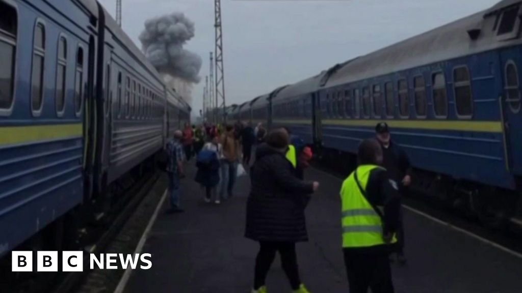 Russia struck train near Poland border shortly after Boris Johnson and top European officials passed throughThe former UK PM said "I don't know what warped logic drove Putin to blow up a stationary Ukrainian locomotive on the Polish border this morning".8 mins agoEurope Russia struck train near Poland border shortly after Boris Johnson and top European officials passed throughThe former UK PM said "I don't know what warped logic drove Putin to blow up a stationary Ukrainian locomotive on the Polish border this morning".8 mins agoEurope