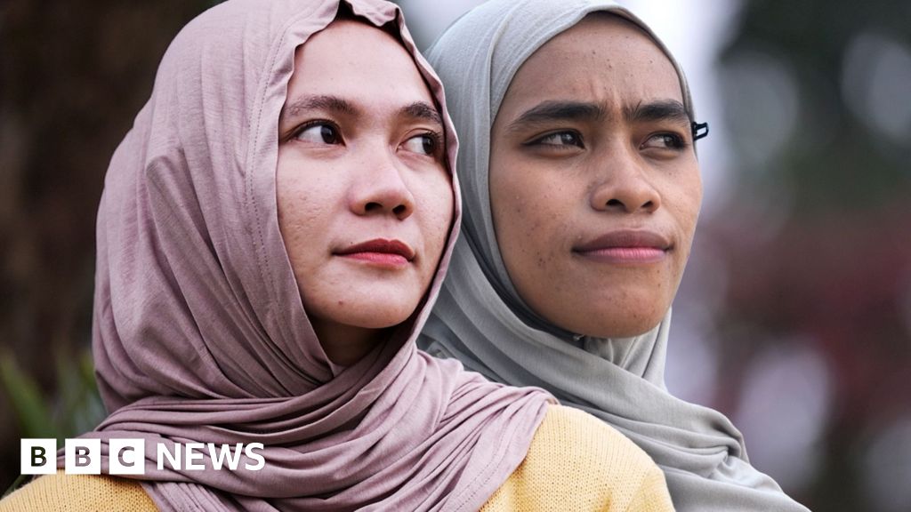 Watch: BBC tracks down abusive teacher secretly released earlyBBC Eye has discovered a teacher who was imprisoned for sexually assaulting a student in Indonesia has been secretly released early.
2 hrs agoAsia Watch: BBC tracks down abusive teacher secretly released earlyBBC Eye has discovered a teacher who was imprisoned for sexually assaulting a student in Indonesia has been secretly released early.
2 hrs agoAsia