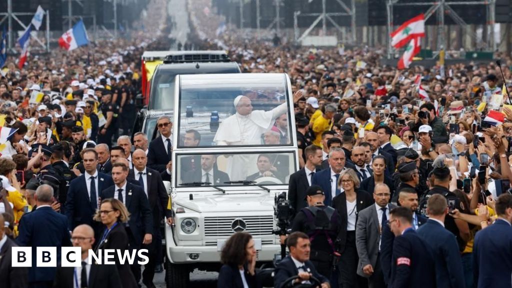 Huge crowds greet Pope in Paris for open-air MassMore than half a million people are expected to attend the event in the heart of the French capital.3 hrs agoEurope Huge crowds greet Pope in Paris for open-air MassMore than half a million people are expected to attend the event in the heart of the French capital.3 hrs agoEurope
