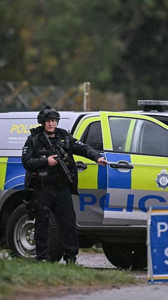 Watch: At the scene of counter-terrorism operation near RAF FairfordFive men have been arrested as counter-terrorism police lead investigation into major incident near RAF Fairford.36 mins ago