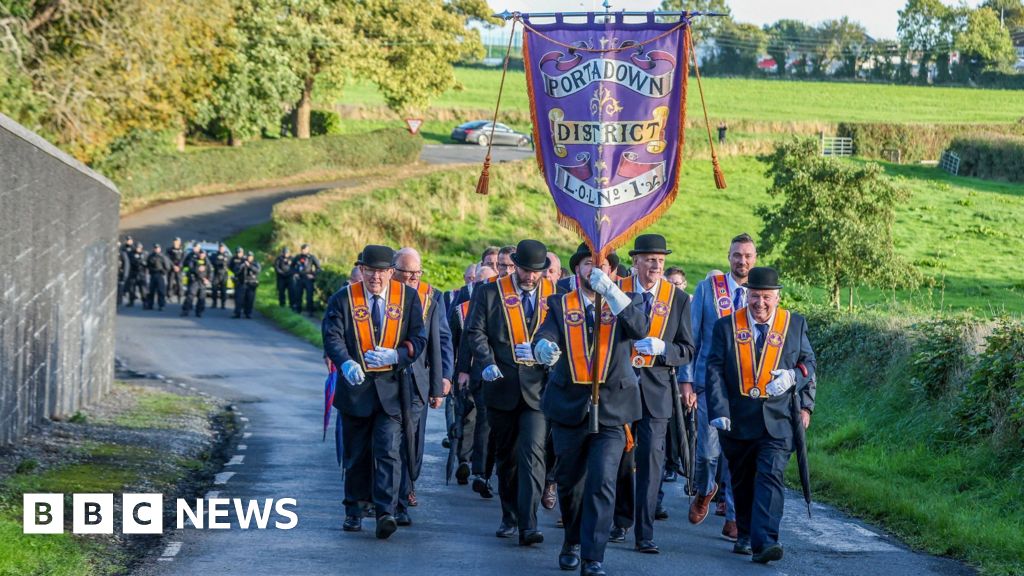 Northern Ireland police block Protestant Orange Order from controversial parade routeThey had been unable to make the permitted parade on Sunday morning because protesters had gathered on the mainly-nationalist Garvaghy Road. 10 mins agoNorthern Ireland Northern Ireland police block Protestant Orange Order from controversial parade routeThey had been unable to make the permitted parade on Sunday morning because protesters had gathered on the mainly-nationalist Garvaghy Road. 10 mins agoNorthern Ireland