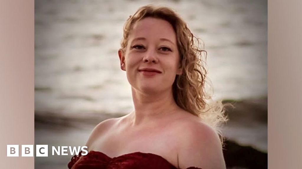 Renee Good: Family of US woman killed by ICE agent sues Trump officialsLawyers for Good's family say US officials created "an unprecedented environment for state sponsored violence" in Minneapolis. 11 mins agoUS & Canada Renee Good: Family of US woman killed by ICE agent sues Trump officialsLawyers for Good's family say US officials created "an unprecedented environment for state sponsored violence" in Minneapolis. 11 mins agoUS & Canada