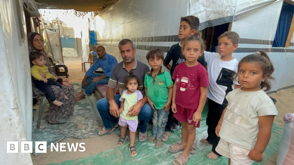 Funding shortages force World Food Programme to cut aid to GazaThe number of people helped by the UN agency in the Palestinian territory will drop by about a third – from 1.6 million to 1.1 million.1 hr agoMiddle East Funding shortages force World Food Programme to cut aid to GazaThe number of people helped by the UN agency in the Palestinian territory will drop by about a third - from 1.6 million to 1.1 million.1 hr agoMiddle East