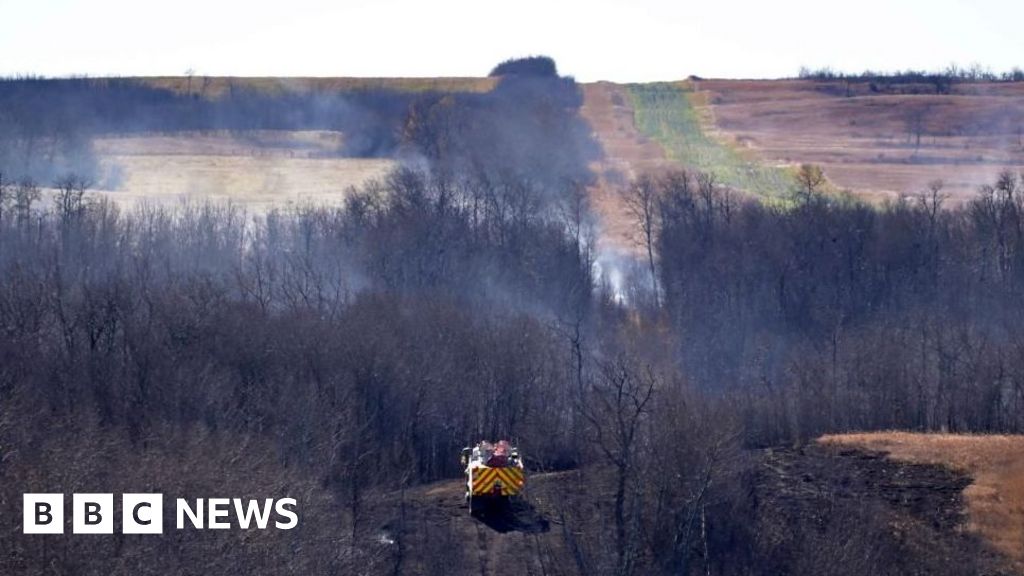 Deadly fire at Canada military base moved a kilometre 'in 30 to 60 seconds'The blaze that killed four men and injured dozens of others spread with alarming speed, accounts suggest.
2 hrs agoUS & Canada Deadly fire at Canada military base moved a kilometre 'in 30 to 60 seconds'The blaze that killed four men and injured dozens of others spread with alarming speed, accounts suggest.
2 hrs agoUS & Canada